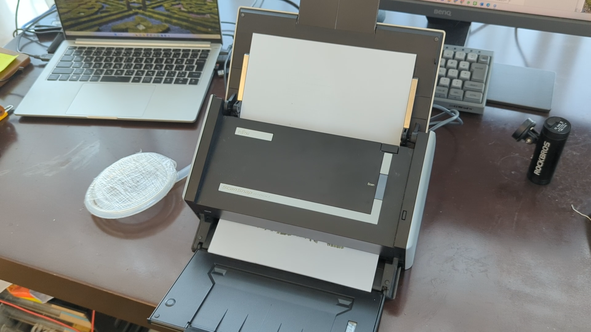 富士通ScanSnap S1500給紙ローラーの交換修理（ローラー軸の取り外し