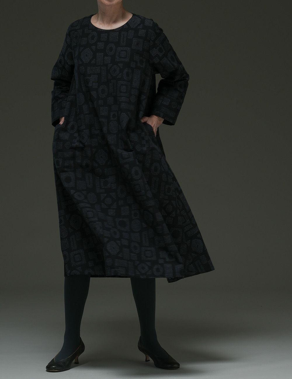 幾何学ステッチジャガードワンピース沢鵯（さわひよどり） | 石見銀山