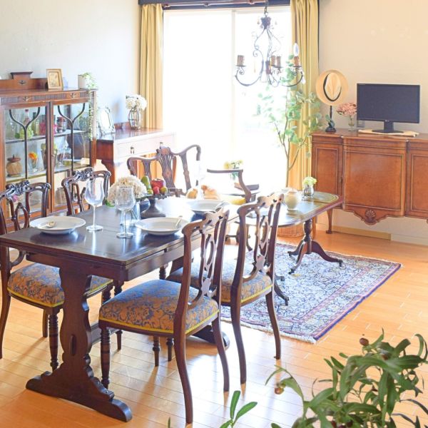 英国アンティークのショーケース、マホガニー材が美しいガラス