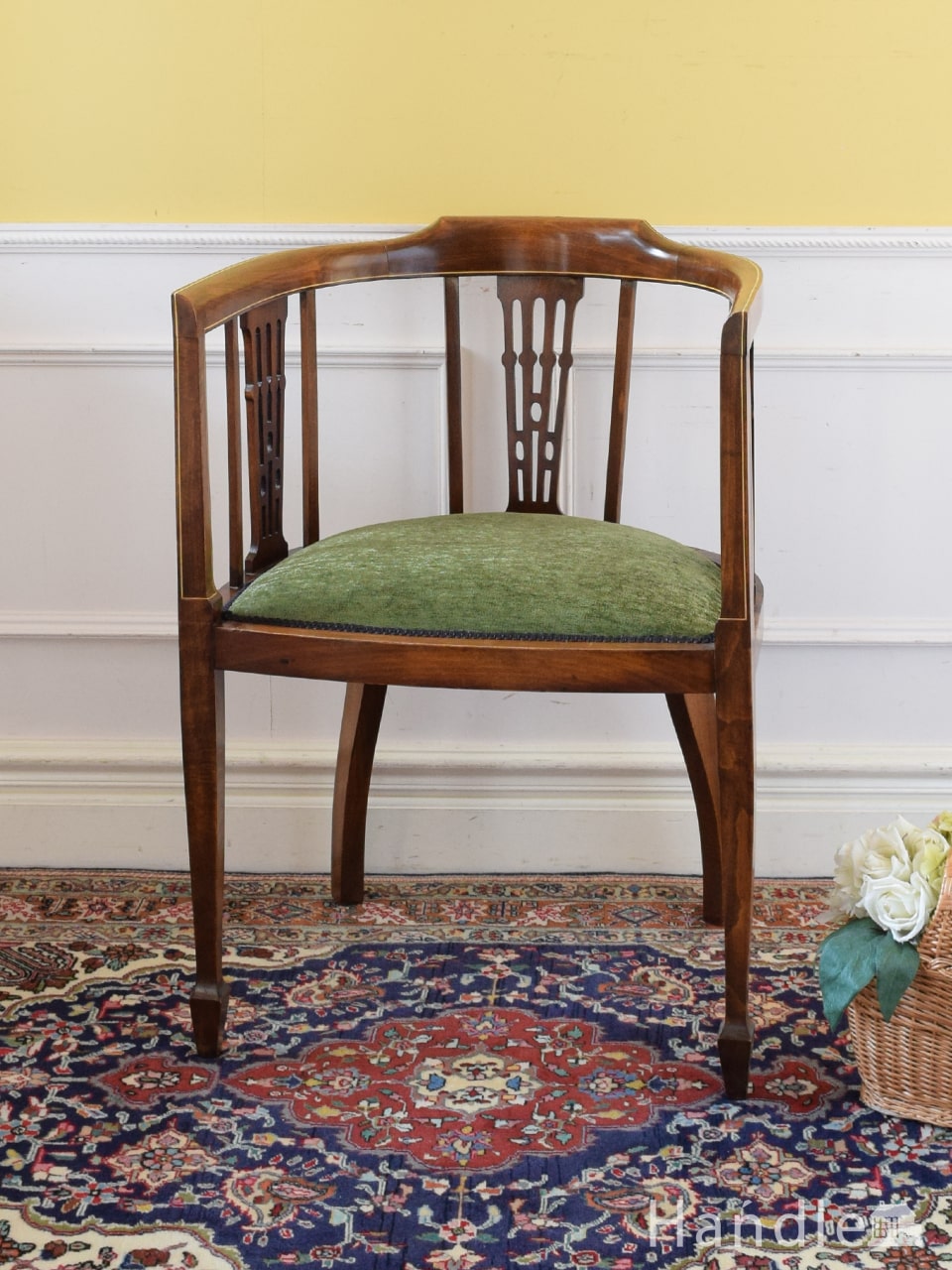 英国アンティークの椅子、立体的な透かし彫りが美しいマホガニー材の