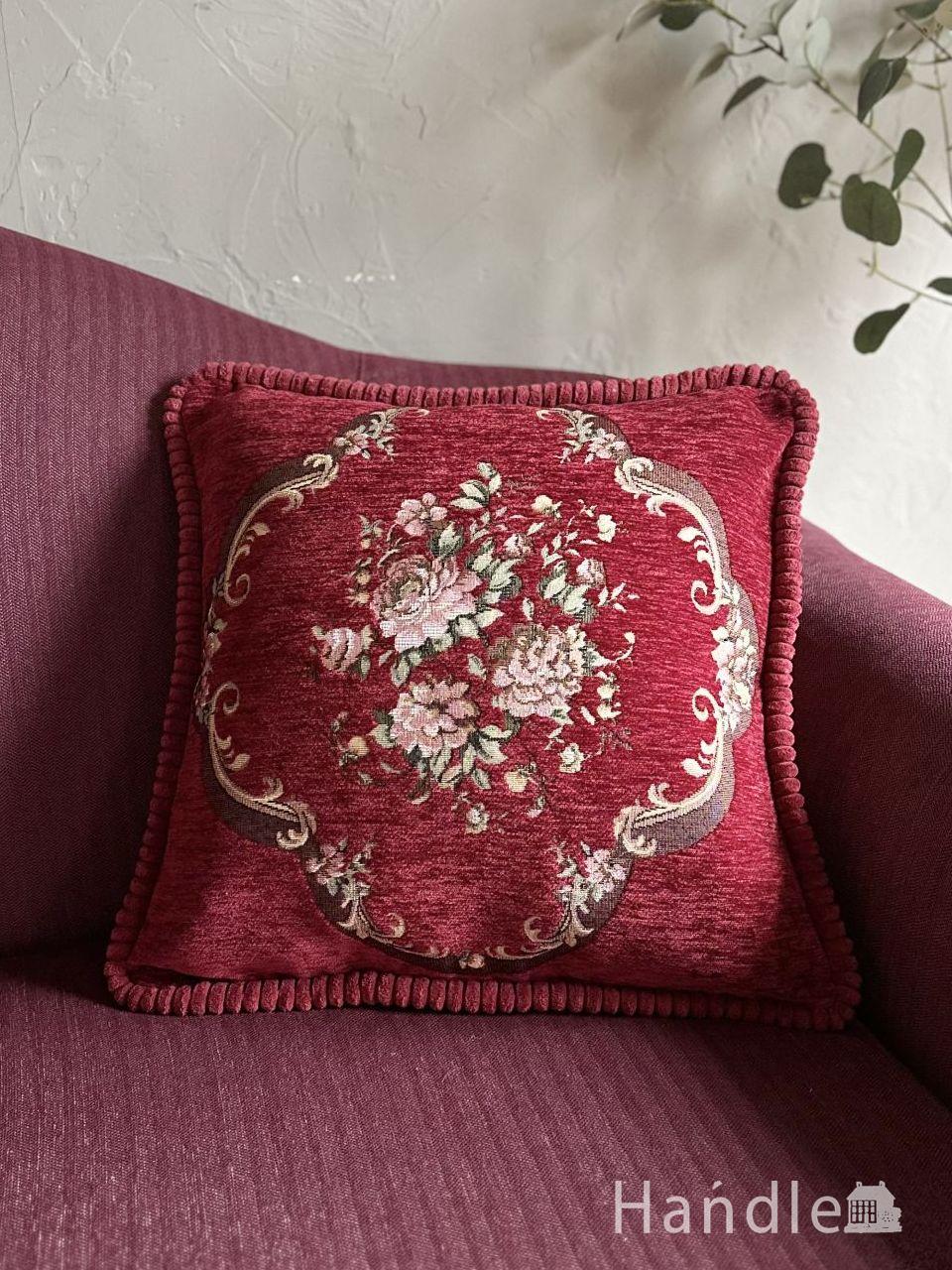 プチポワン調のおしゃれなシートクッション、花柄の刺繍が華やかな