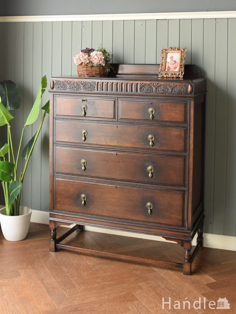 北欧インテリアに合うビンテージ家具、小さなチェストタイプのサイド