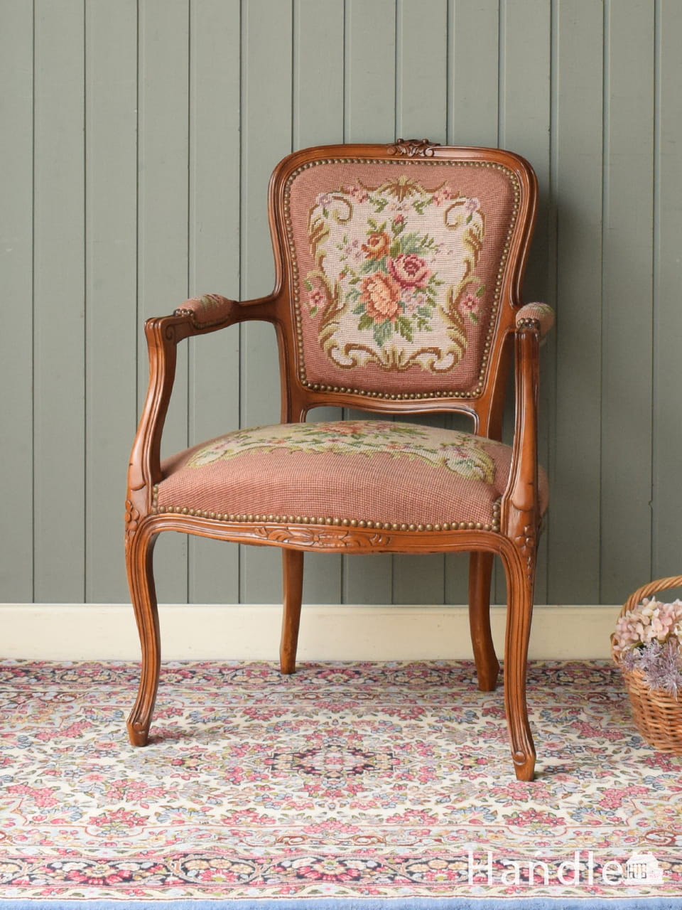 フランスのアンティークチェア、優雅なアーム付きのサロンチェア(q-404
