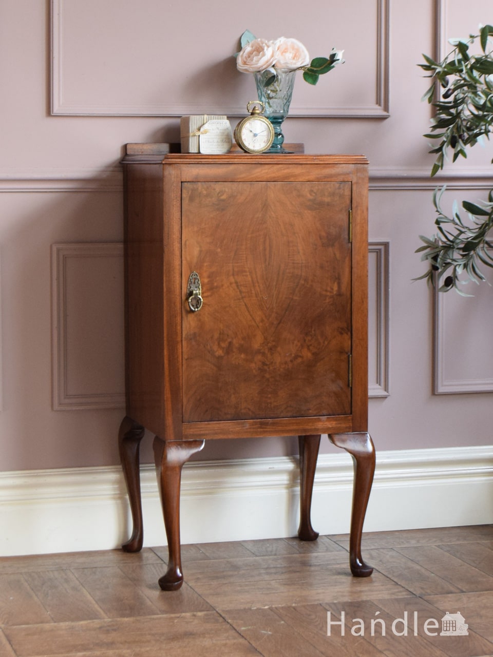 イギリスから届いたアンティークのナイトテーブル、マホガニー材の