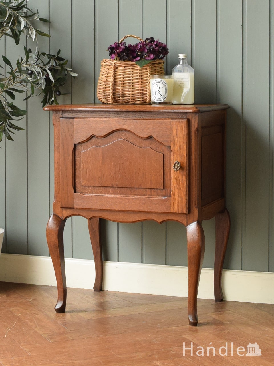 フランスから届いたアンティークのサイドキャビネット、コンパクト