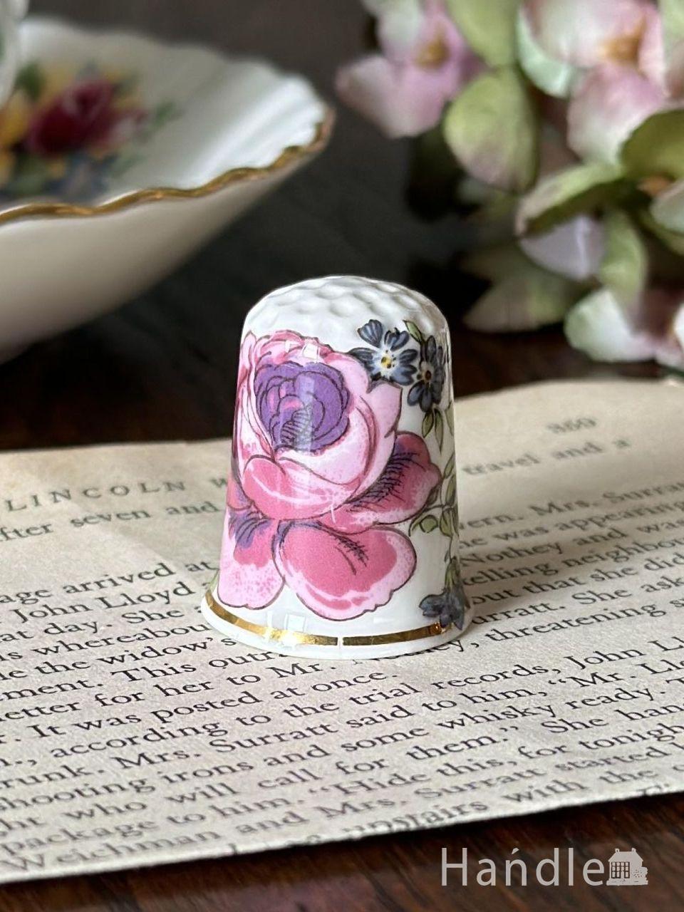 イギリスのアンティーク雑貨、カラフルなお花の陶器製のシンブル(m