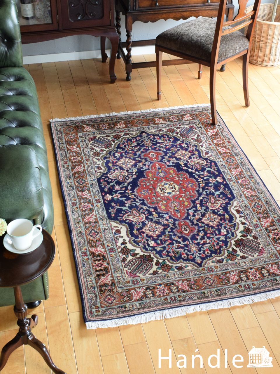 使いやすいサイズが魅力のペルシャ絨毯、タブリーズのビンテージ