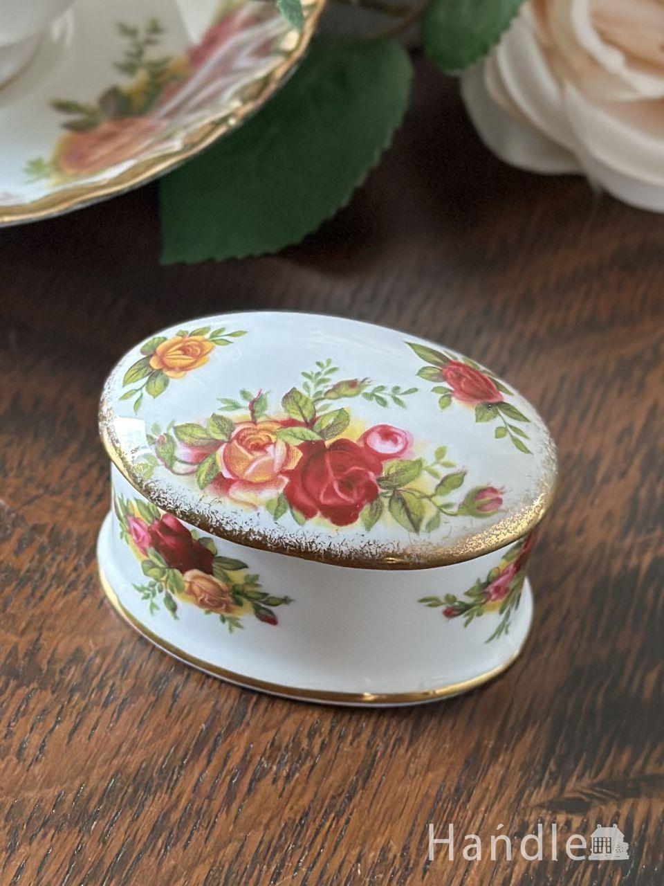 アンティークガラスの食器、イギリスのプレスドグラスのバター