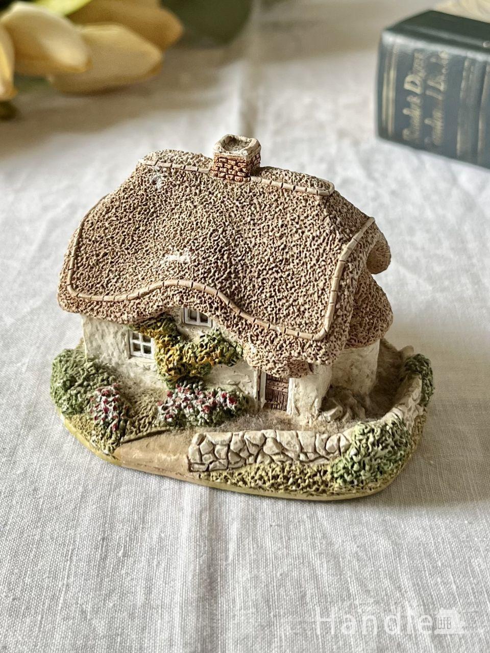 イギリスで見つけたアンティークのオブジェ、ネコのフィギュリン(m