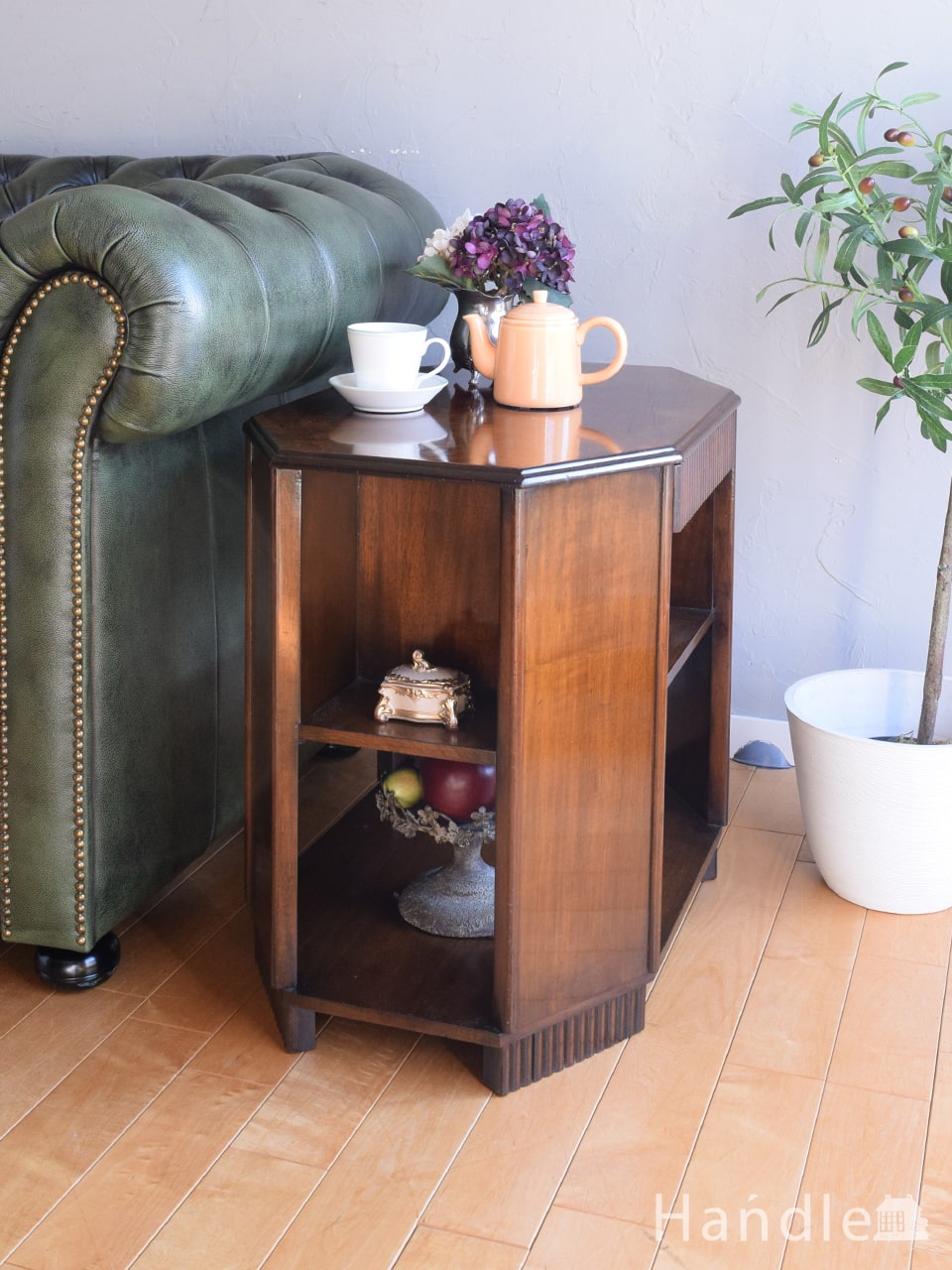 G-PLANのタイルトップネストテーブル、英国ビンテージのサイドテーブル