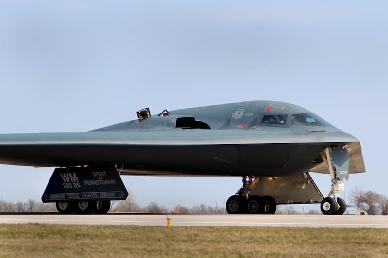 B-2スピリット：ステルス・ボンバー無尾翼の戦略爆撃機 | 写真で学ぶ