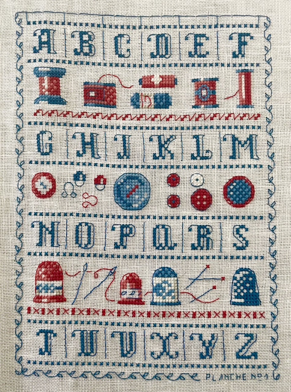 パリのアルファベットのクロスステッチ｜380点のモチーフと小物の