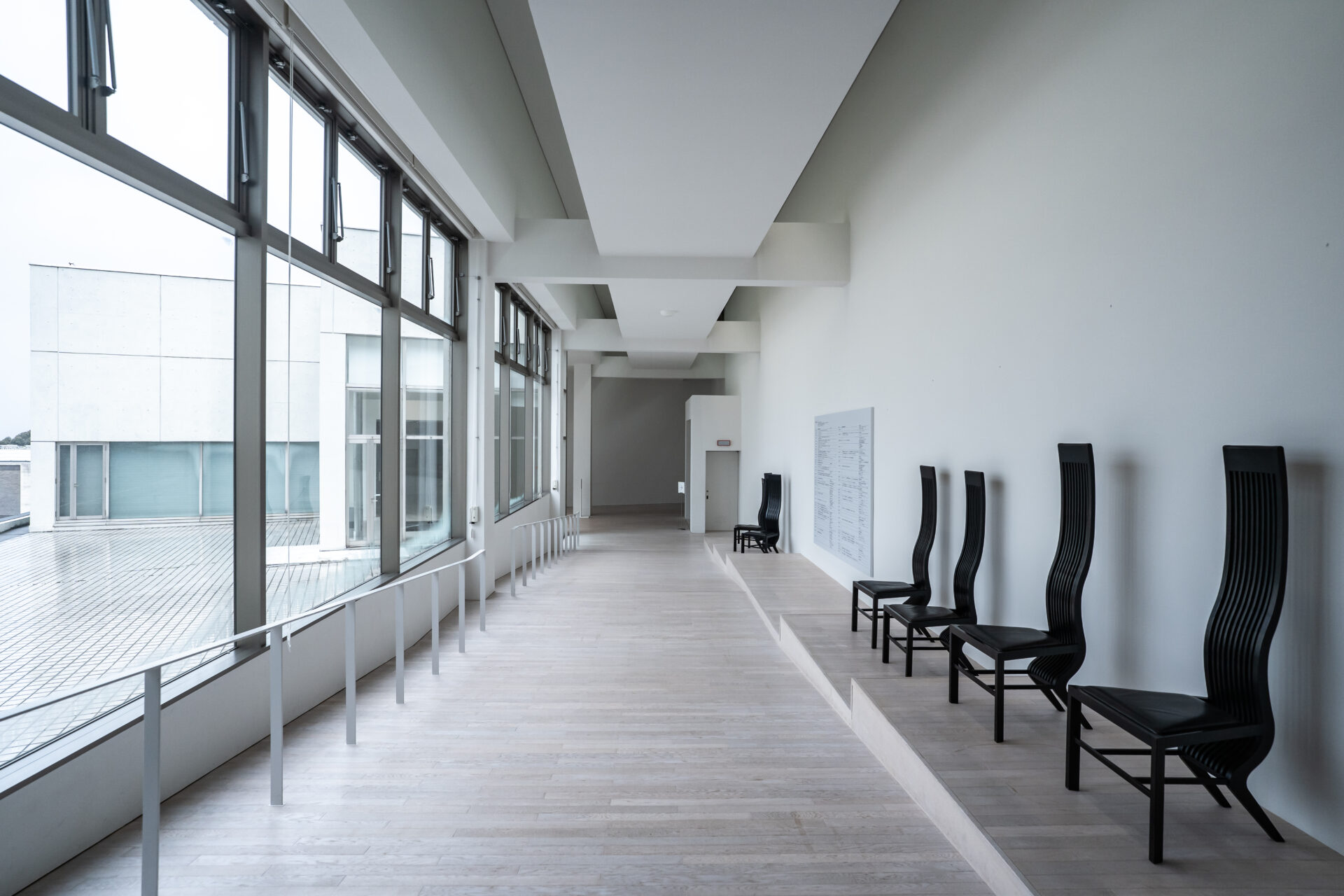 天空に架かる”二本の腕”、磯崎新が北九州に刻んだ傑作「北九州市立