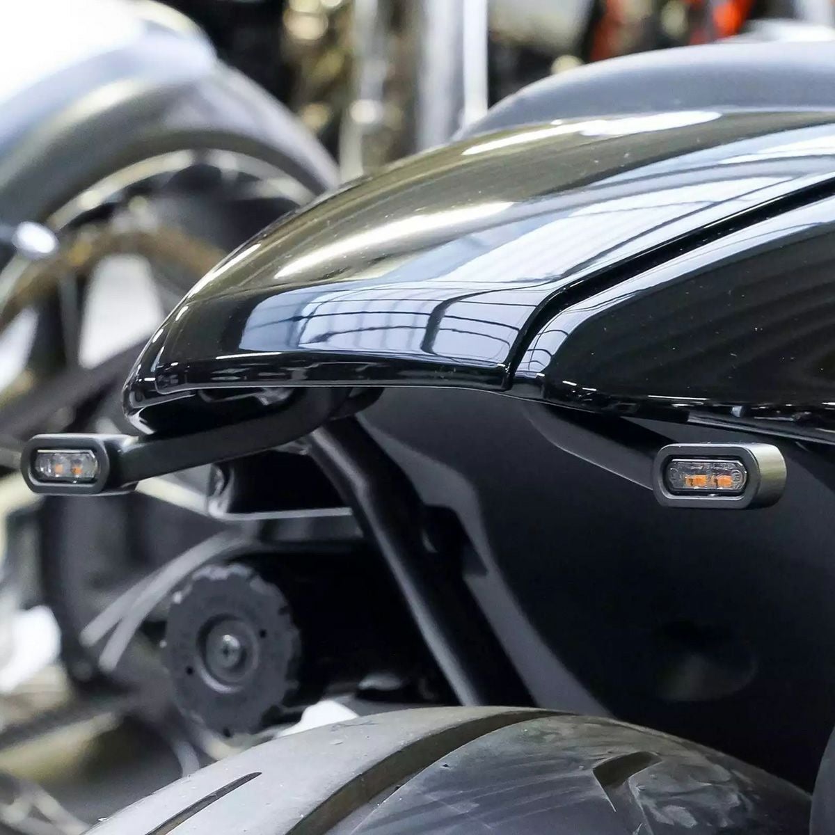 スポーツスターS(RH1250S) ウインカー｜ハーレーカスタムパーツ専門店