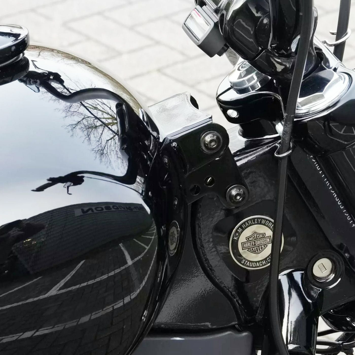 クルーザー(M8ソフテイル）用タンクリフトアップ