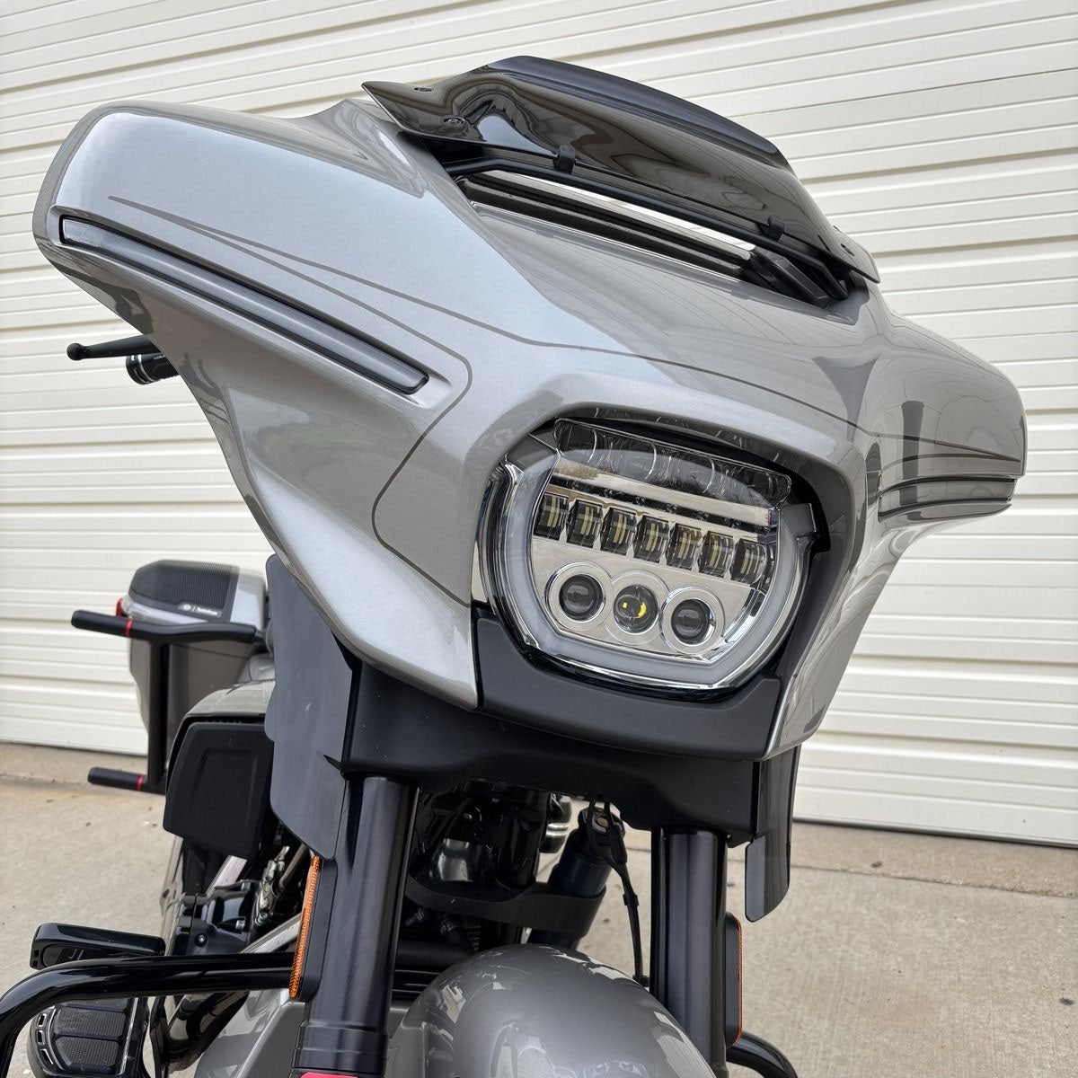 2024以降 FLHXモデル HALOMAKER LEDヘッドライト クローム HOGWORKZ