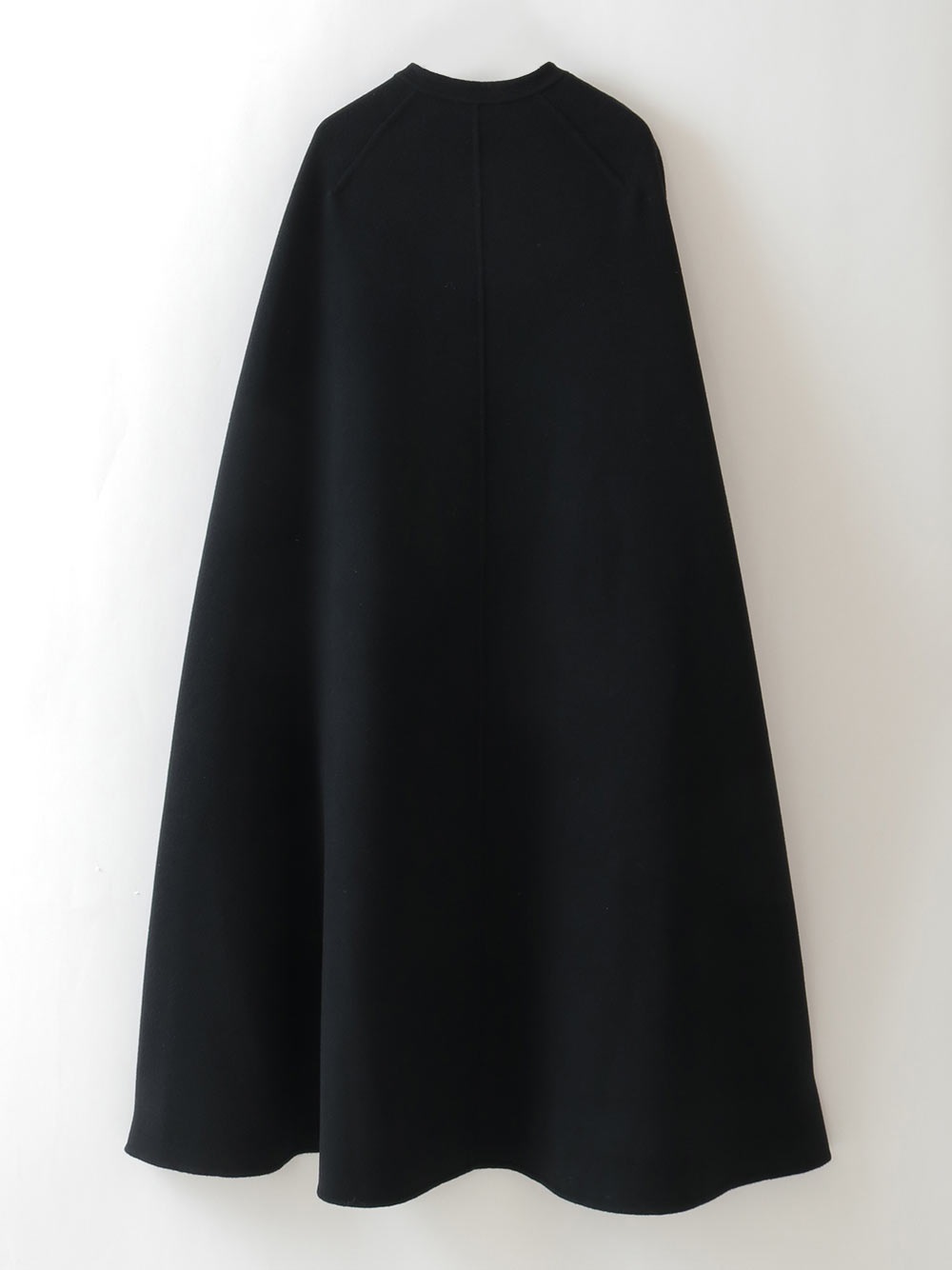 カシミヤブレンドロングケープ | Coat | HER. Online Store