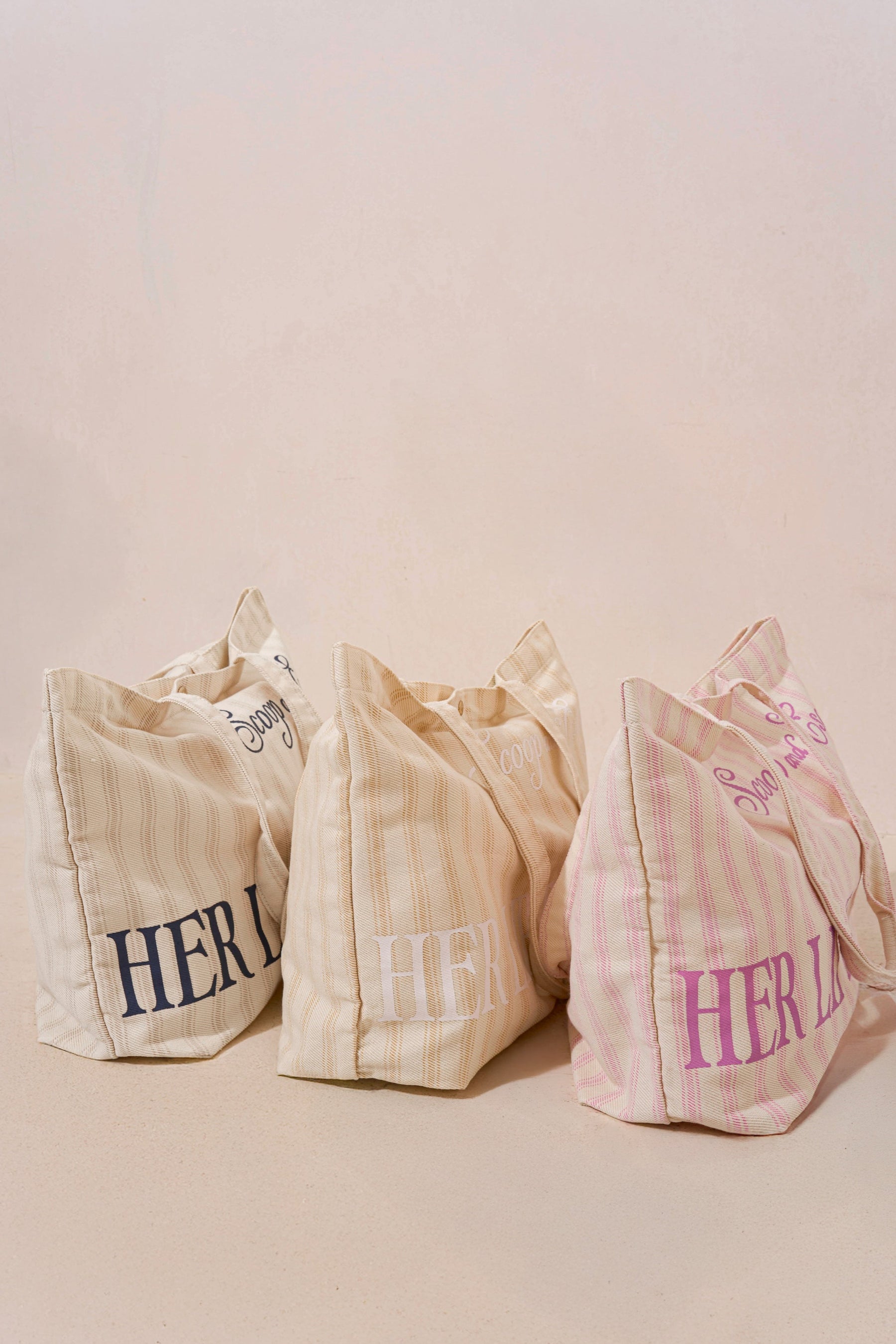 バッグ Her lip to Scoop and Escape Large Tote Scoop and Escape
