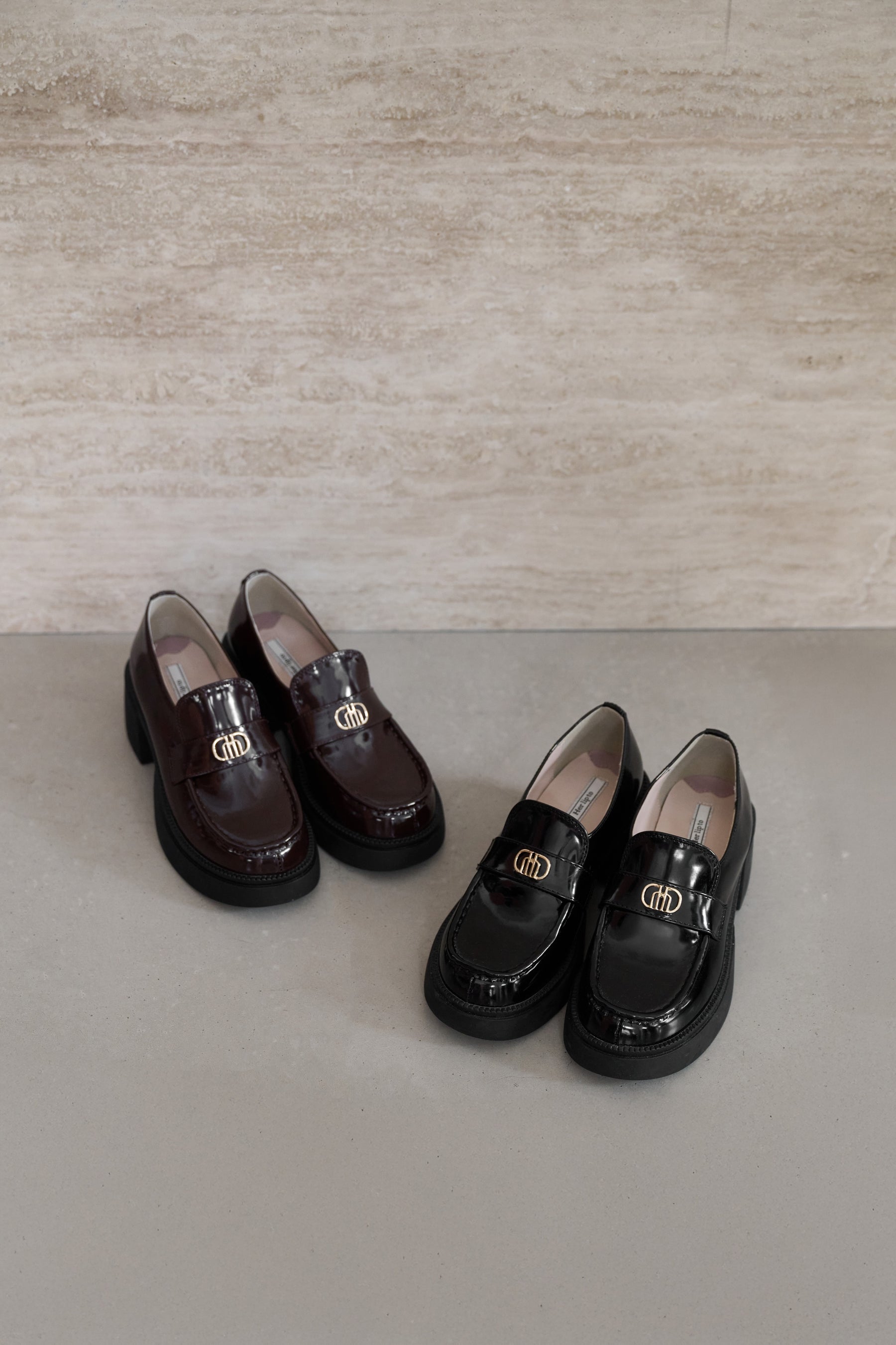 新色】Trois Logo Loafers