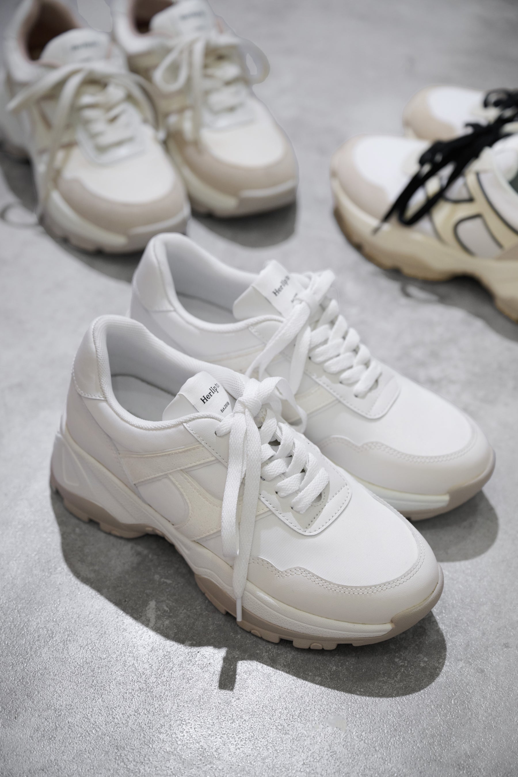 white / beige / black×white / bordeaux】Le City HLT Sneakers