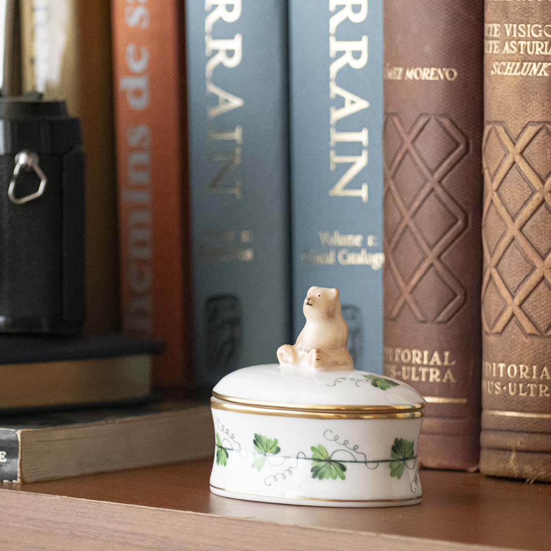 ウィーンからくさ] オーバルボックス クマ