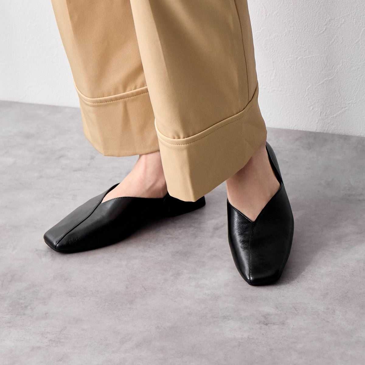 SALE】スクエアトゥアシンメトリーソフトパンプス/641113