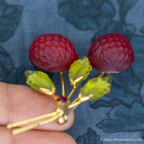 Austria-ストロベリー・フルーツガラス・アンティーク・ブローチ
