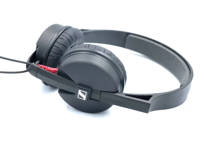 SENNHEISER HD 25 LIGHTをレビュー。高性能で超コンパクトなモニター