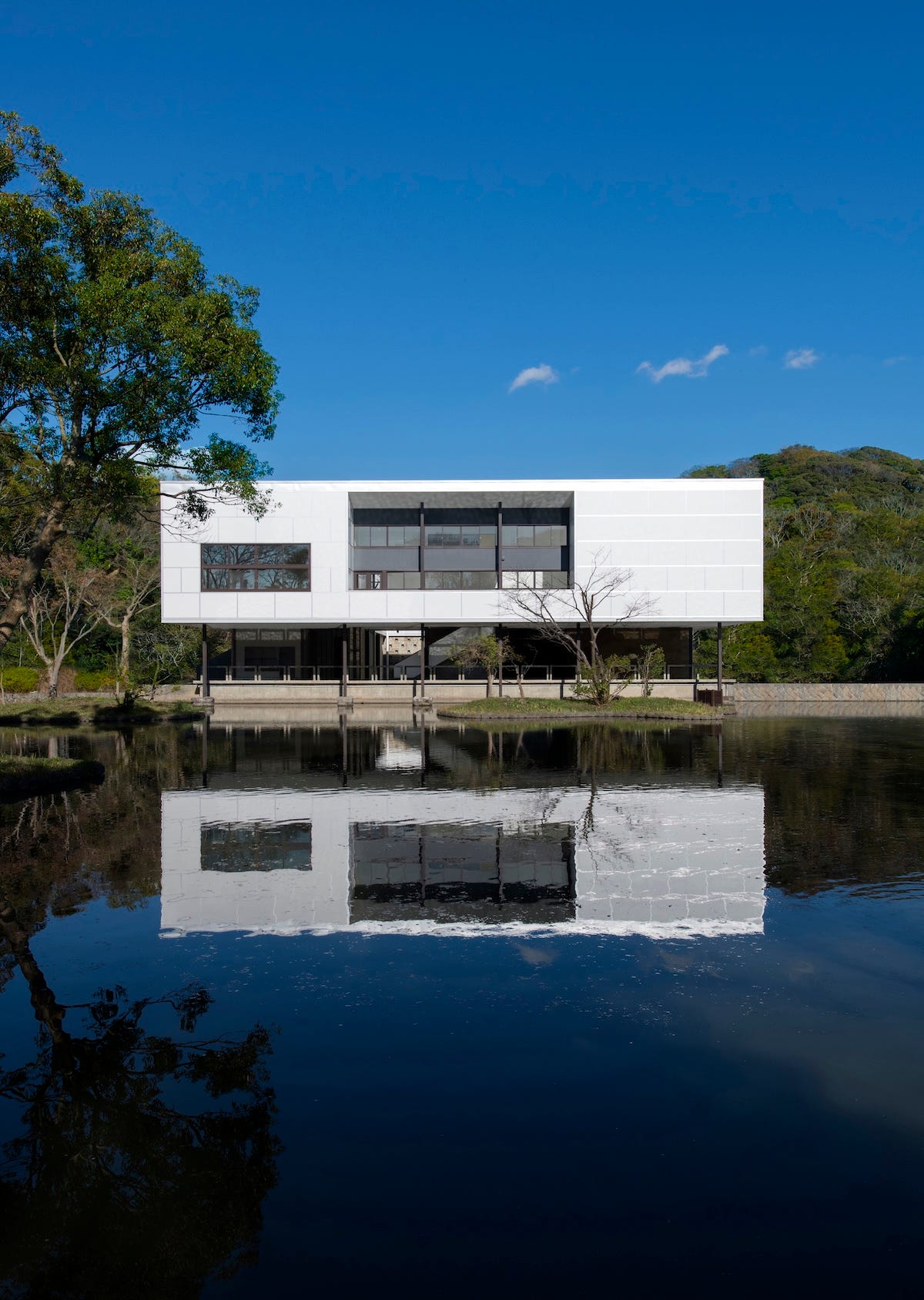 いま見に行ける、坂倉準三の名建築5選【今も訪ねられる代表作】 | ELLE