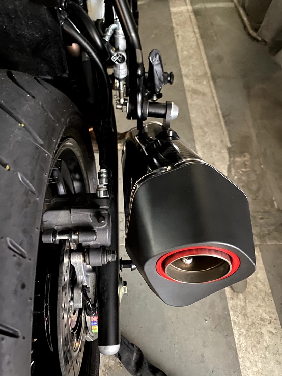 SV650Xに【SCORPION】スコーピオン セルケト パラレル カーボン