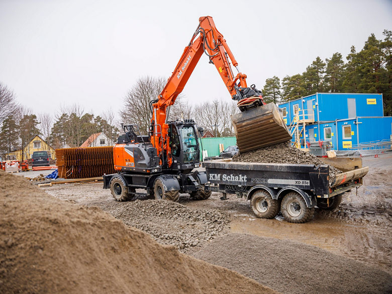 KM_Schakt_ZX155W-7_1:4-3