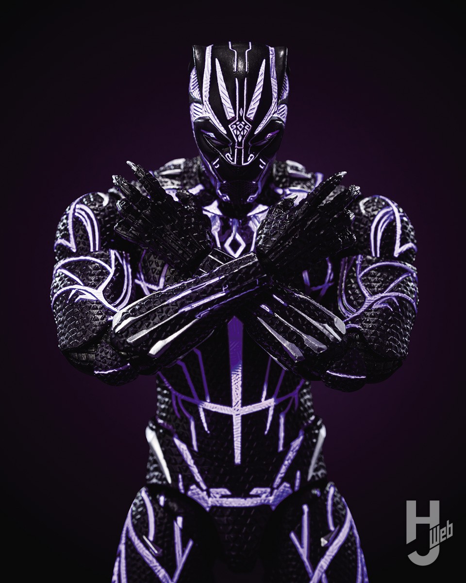 スパイダーマン」や「バットマン」「ジョーカー」、スーツが光る