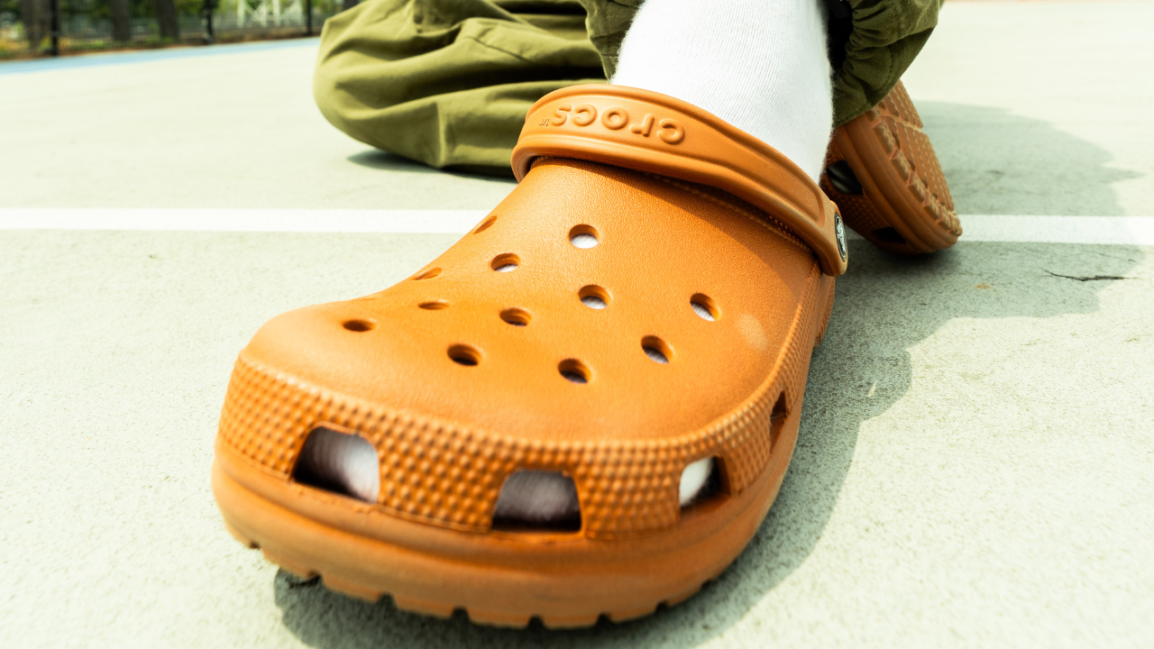 クロックス（Crocs）の魅力とは？快適さ×個性を足元から – HOMEGAME TOKYO