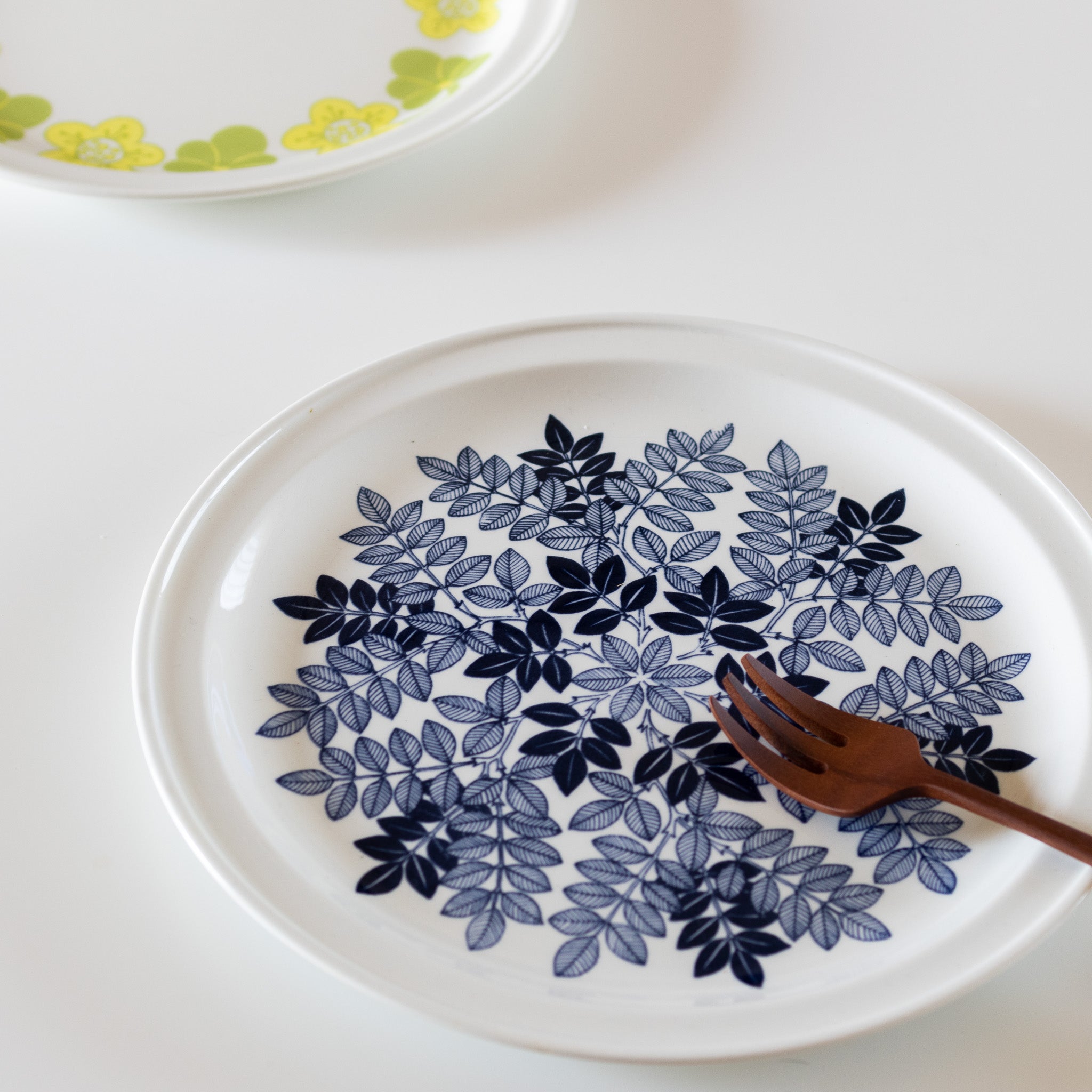 laila (ライラ) plate 23.5cm / arabia(アラビア) / 北欧ヴィンテージ