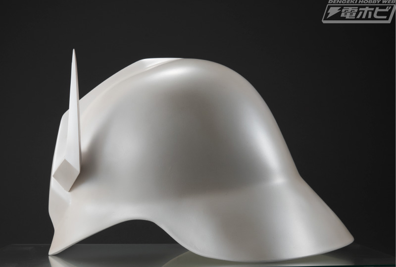 ガンダム』完全新規金型のシャアの1/1スケール「シュタールヘルム」が