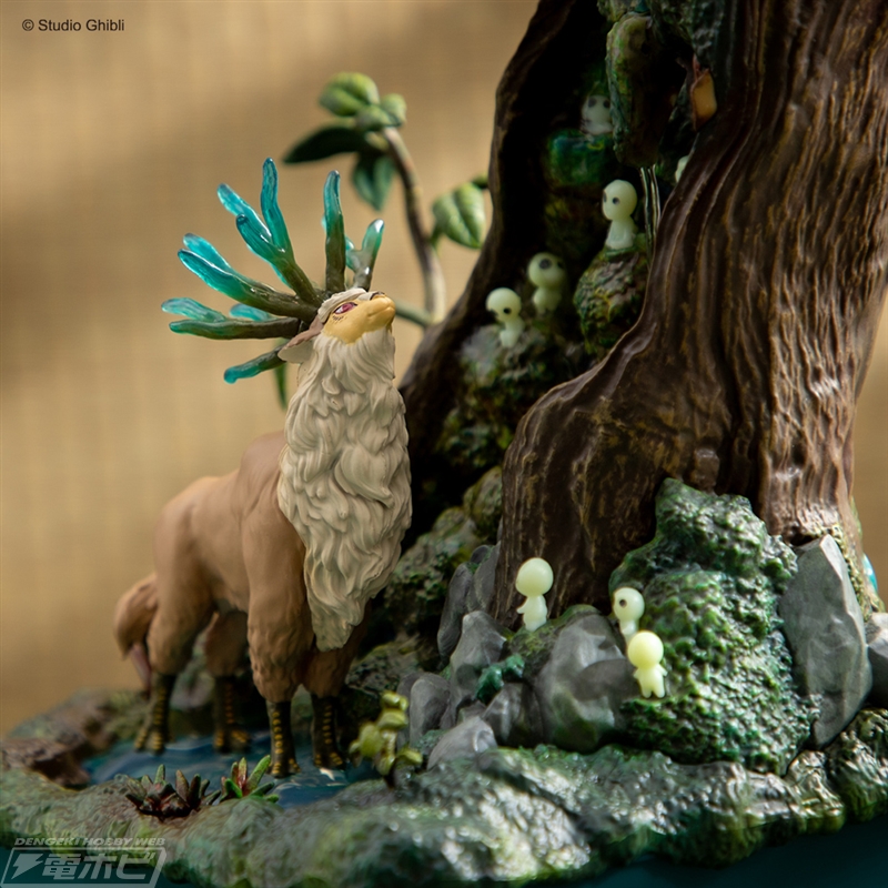 バス停で雨宿りするトトロやシシ神の森の情景が再現！盆栽風インテリア