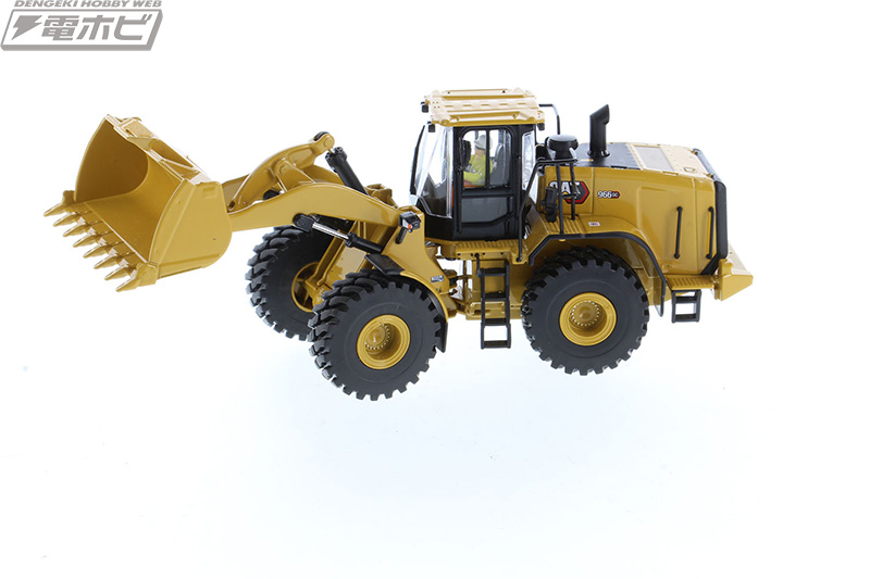 キャタピラー社3タイプのホイールローダーが1/50スケールの完成品