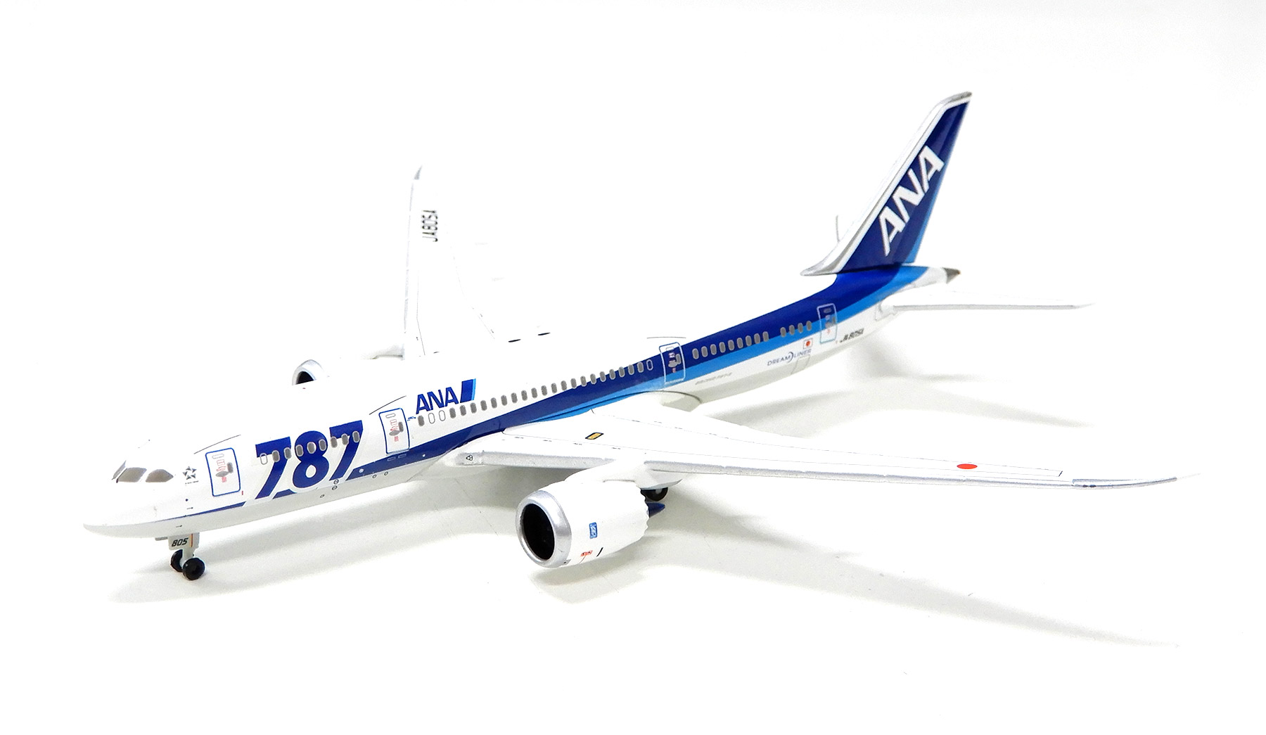 公式]TOY(ANA B787-8 国際線仕様 787ロゴ 主翼地上姿勢 JA805A)商品