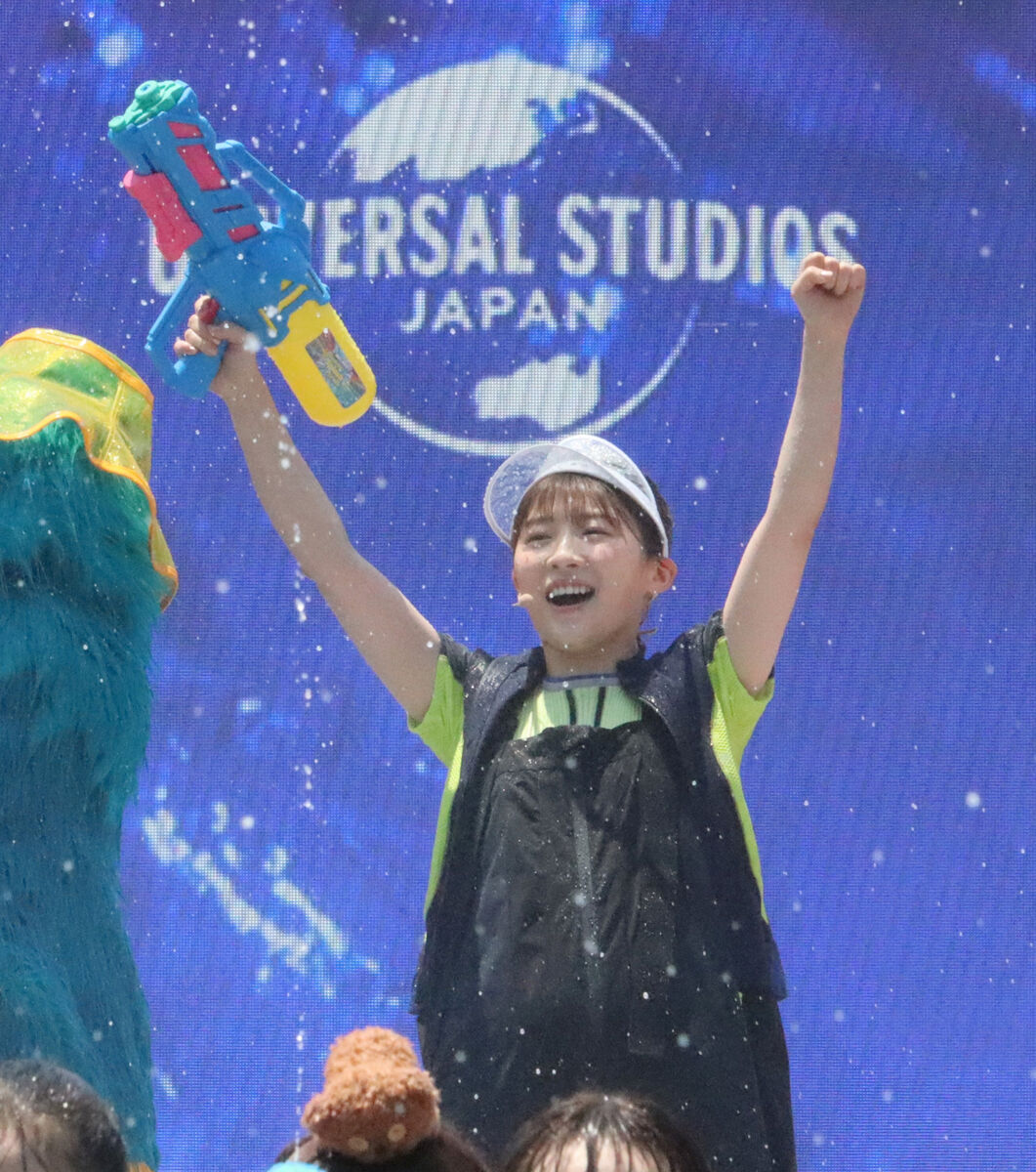 伊藤沙莉、びしょぬれ体験に「テンション爆上がり」 USJで夏の開幕