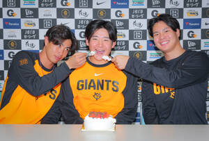 巨人】坂本勇人2000安打カウントダウン缶バッジ発売…全16種類を