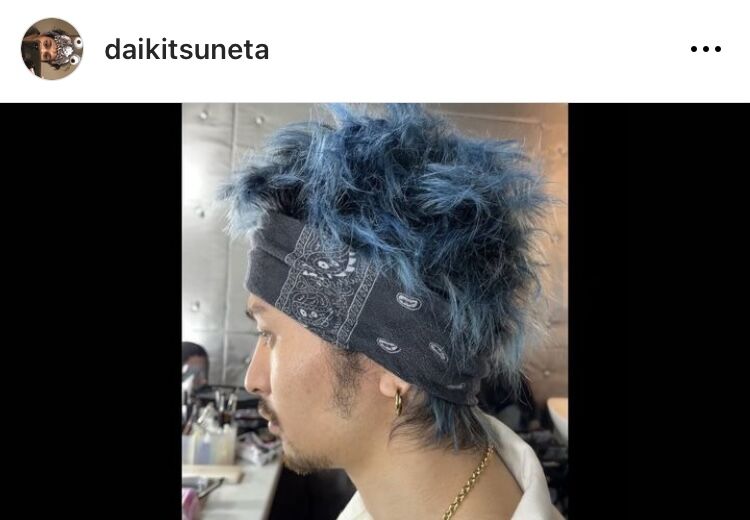 King Gnu常田大希、青髪に大胆イメチェン「サムライブルー