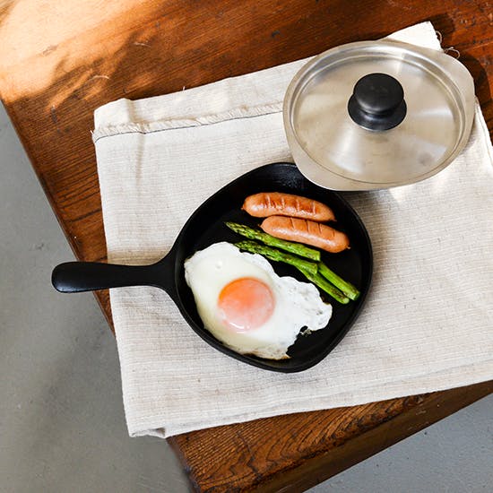 柳宗理/南部鉄器ミニパン16cm（ステンレスふた付） - 北欧、暮らしの道具店