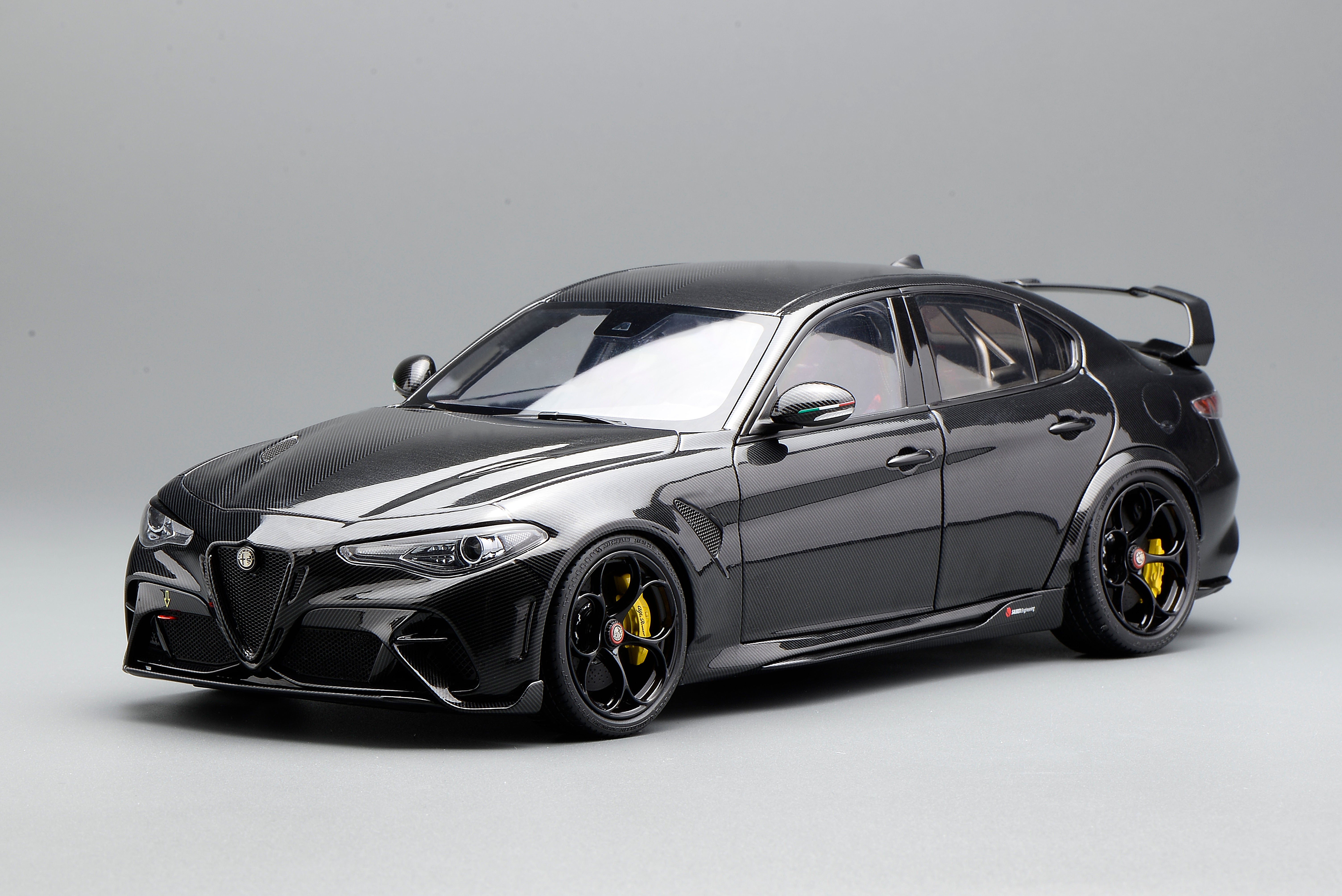 Preorder] Motorhelix 1:18 Alfa Romeo Giulia GTAm Carbon Edition