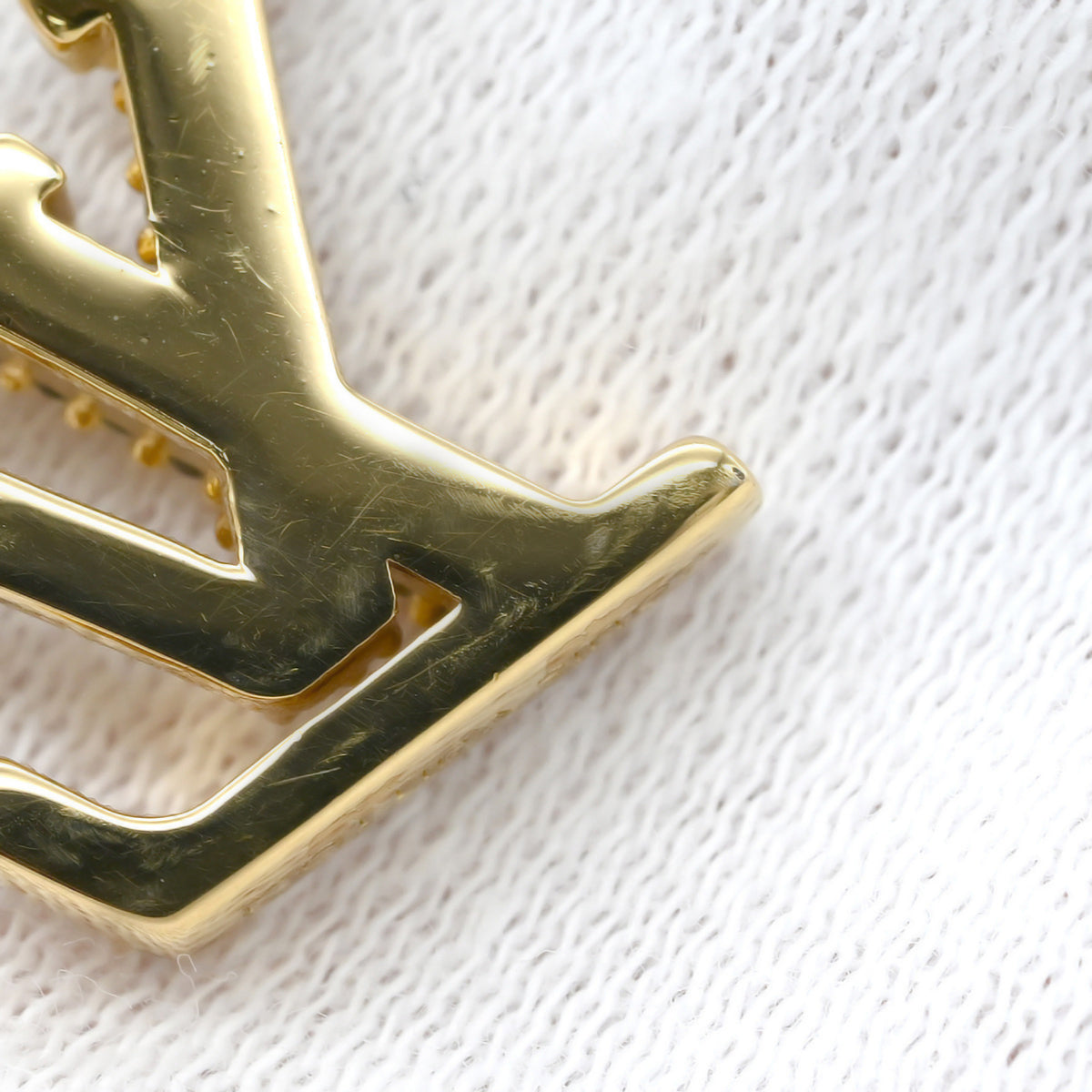 ルイヴィトン LOUIS VUITTON LV アイコニック M00596 ゴールド GP