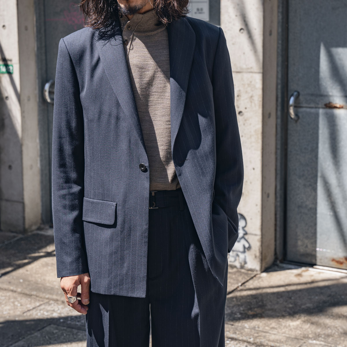 イレニサのストライプモディファイ ショールカラージャケット | HUES