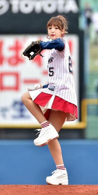 藤田ニコルがノーバン投球 神宮球場で始球式/野球/デイリースポーツ online