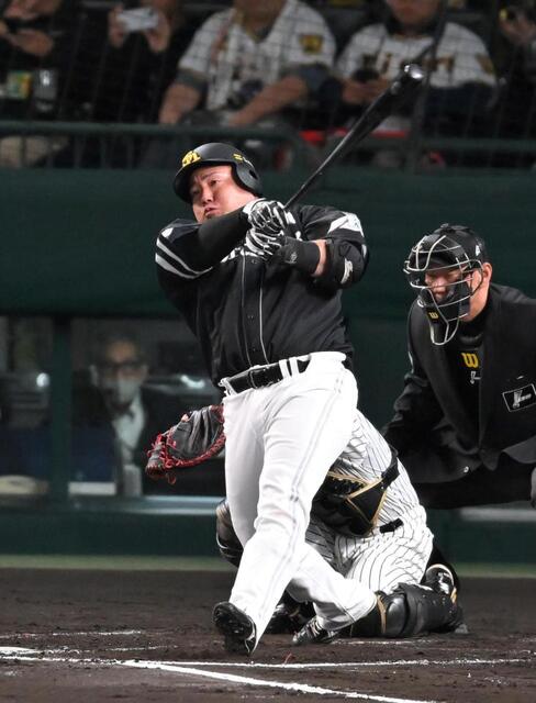 ソフトバンク・山川が2試合連発 バックスクリーン左へ同点ソロ 阪神