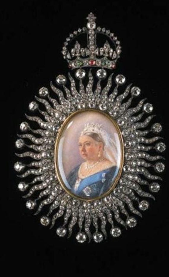 ヴィクトリア女王肖像ブローチ、スターリングシルバー、キュービック
