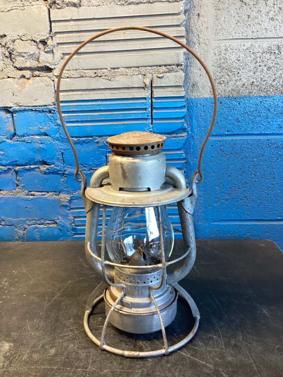 DIETZ VESTA NEW YORK CENTRAL 1922 RAILROAD LANTERN W/EMBOSSED N.Y.