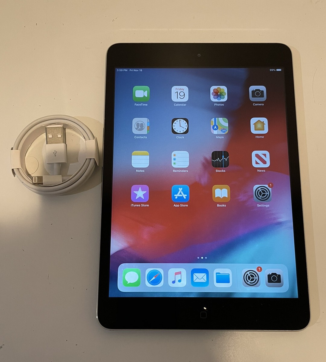 Apple iPad mini 2 32GB, Wi-Fi, 7.9in - Space Gray - White Spots on